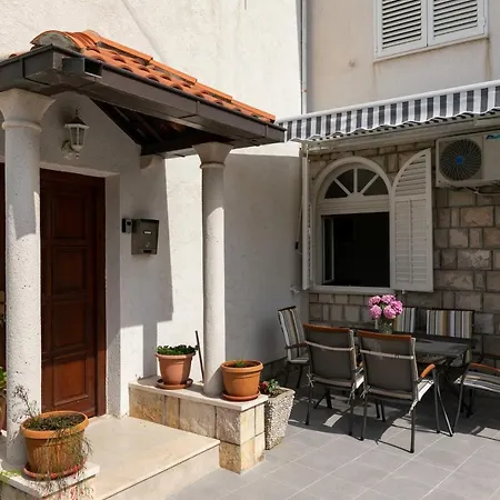 Tonka - Two Bedroom With Partial Sea View Apartamento *