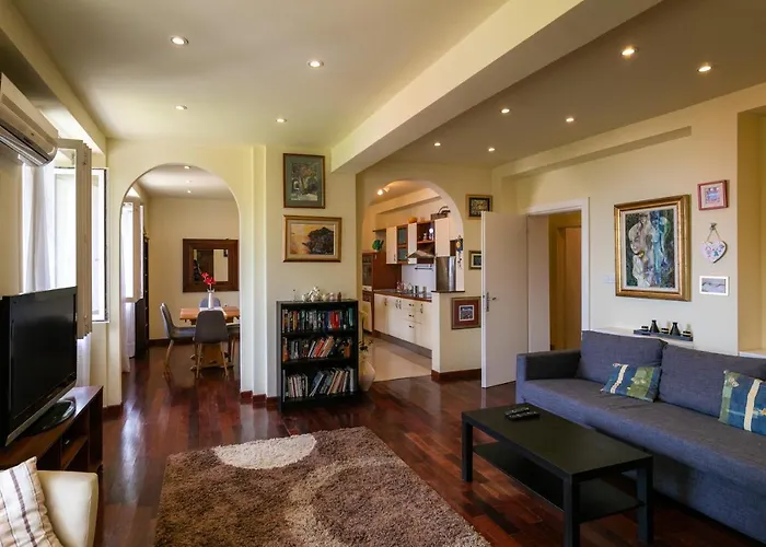 Tonka - Two Bedroom With Partial Sea View *