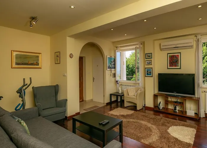 Tonka - Two Bedroom With Partial Sea View