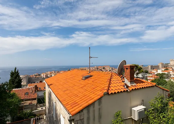 Tonka - Two Bedroom With Partial Sea View *