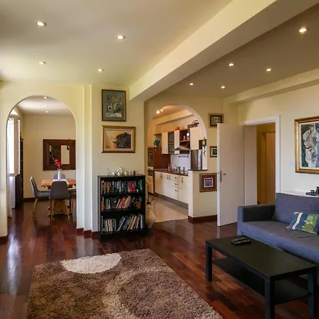 Tonka - Two Bedroom With Partial Sea View *