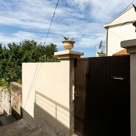 Tonka - Two Bedroom With Partial Sea View Appartement